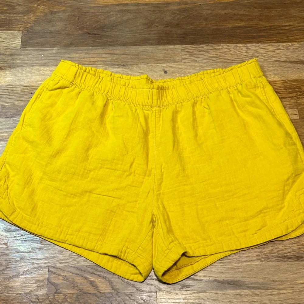 OLD NAVY pullon goldenrod shorts